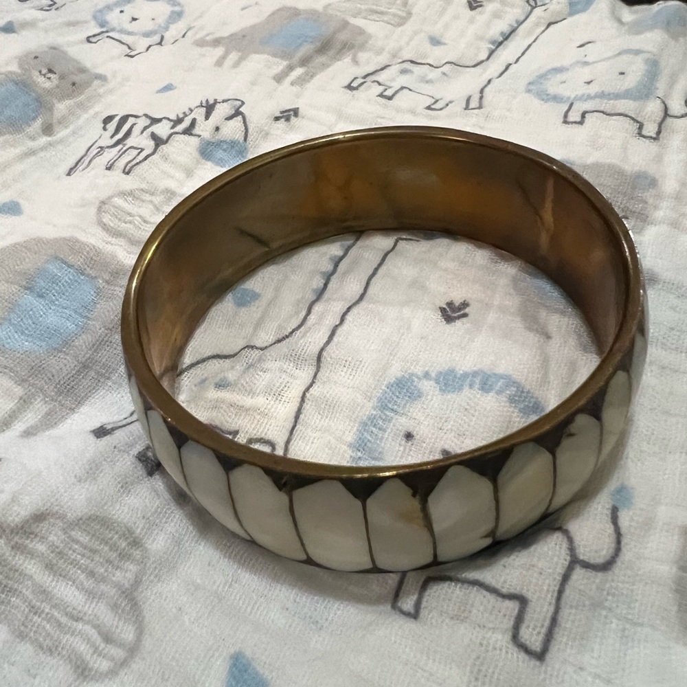 Vintage Mother of Pearl Bangle Bracelet - Picture 2 of 3